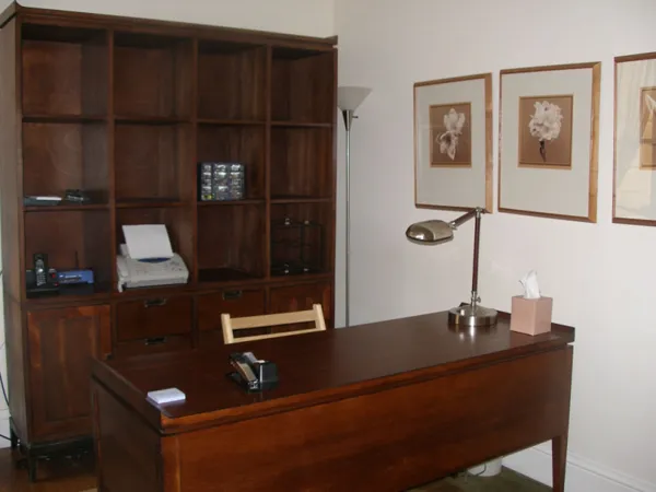 146-04-office.jpg